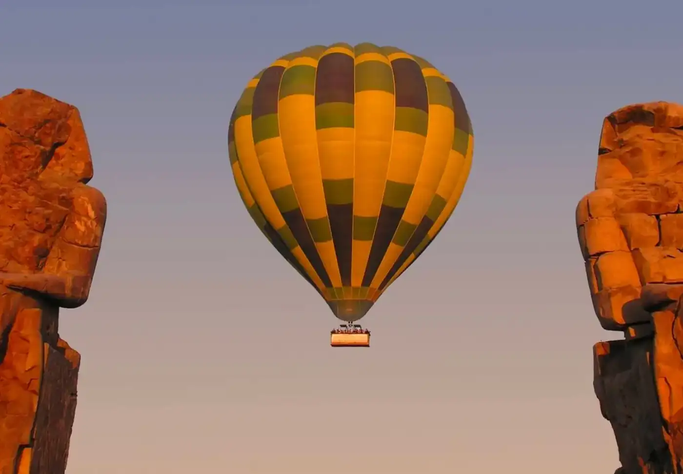 Hot air balloon between the Colossi of Memnon